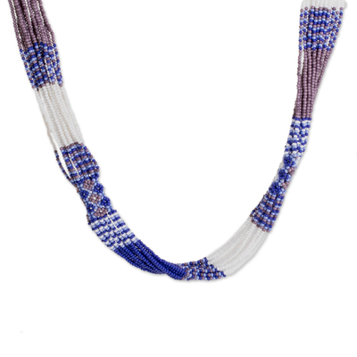 Halskette mit Glasperlensträngen, 'Harmonische Eleganz in Blau'. - Blau-weiße Glasperlenkette aus Guatemala