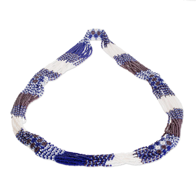 Halskette mit Glasperlensträngen, 'Harmonische Eleganz in Blau'. - Blau-weiße Glasperlenkette aus Guatemala