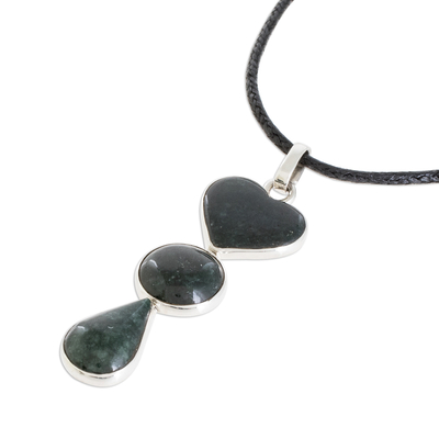 Halskette mit Jade-Anhänger - Herzförmige Jade-Anhänger-Halskette aus Guatemala
