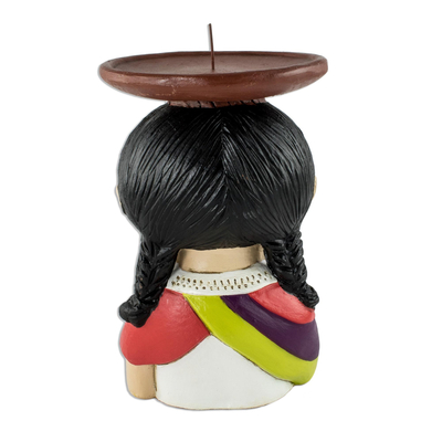Kerzenständer aus Keramik, 'Girl from Cabaas' - Bunte salvadorianische Keramik-Mädchen-Kerzenhalter