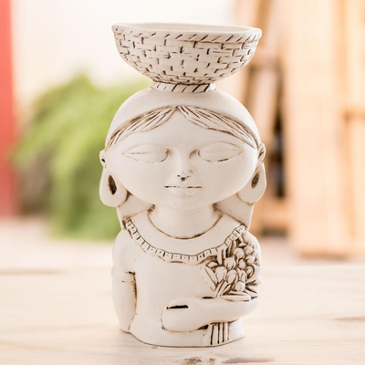 Kerzenhalter aus Keramik, 'Junge Volcanea-Frau'. - Kerzenhalter aus Keramik einer jungen salvadorianischen Frau