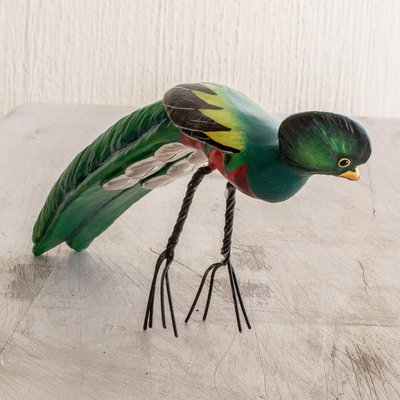 estatuilla de cerámica - Estatuilla de pájaro quetzal de cerámica hecha a mano de Guatemala