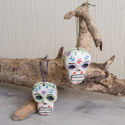 Holzornamente - Totenkopf-Ornamente aus recyceltem Holz (Paar)