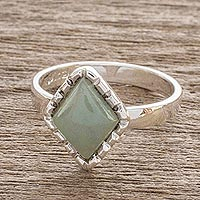 Jade-Cocktailring, „Ice Green Diamond“ – Sterling-Silberring mit einem eisgrünen Jade-Diamanten