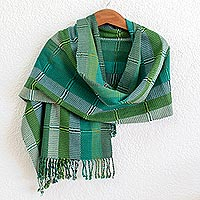 Baumwollschal, „Cooling Country Breeze“ – handgewebter guatemaltekischer Baumwollschal in Grün und Türkis