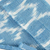 Rayon-Ikat-Schal, „Silhouette in Cyan“. - Rayon-Ikat-Schal in Hellblau und Weiß