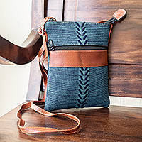 Bolso de hombro de algodón con detalles de cuero, 'Comalapa Connection' - Bolso de hombro de algodón y cuero azul y verde azulado
