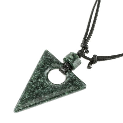 Jade-Anhänger-Halskette, „Triángulo Invertido“ – natürliche dunkelgrüne Jade-Anhänger-Halskette aus Guatemala