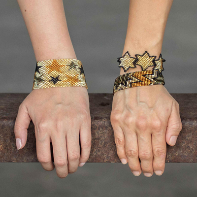 Beaded wristband friendship bracelets, 'Stars in Gold and Black' (set of 3) - Star-Themed Beaded Wristband Friendship Bracelets (Set of 3)