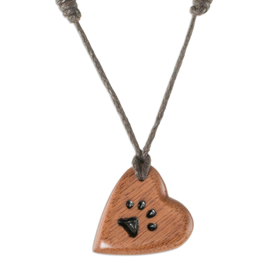 Anhänger-Halskette aus wiederverwertetem Holz, 'Paw Print On My Heart' - Holz Pfote drucken Herz Halskette