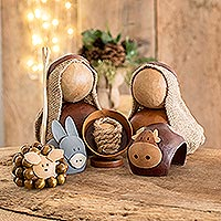 Dried gourd nativity scene, 'Birth in Bethlehem' (6 pieces) - 6 Naif Dried Gourd Nativity Figurines from El Salvador