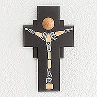 Holzkreuz, „Seine ewige Liebe“ – Modernes Holzkruzifix mit Kürbisakzent aus El Salvador