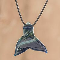 Collar colgante de cristal de arte, 'Gigante de los mares' - Collar de cristal de arte de cola de ballena hecho a mano