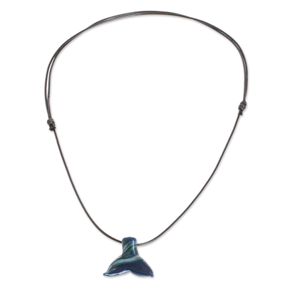 Halskette mit Anhänger aus Kunstglas - Handgefertigte Walschwanz-Kunstglas-Halskette
