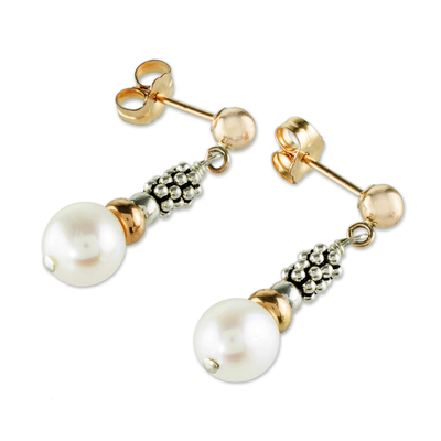 Pendientes colgantes de perlas cultivadas con detalles en oro - Aretes colgantes de perlas cultivadas