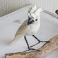 Keramikskulptur „Umbrella Cockatoo“ – Kunsthandwerklich gefertigte weiße Kakadu-Skulptur aus Keramik