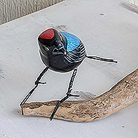 Escultura de cerámica, 'Manakin de cola larga' - Colorida escultura de pájaro pintada a mano