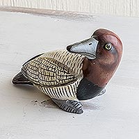 Keramikfigur, „Canvasback Duck“ – handgefertigte Keramik-Canvasback-Entenfigur aus Guatemala