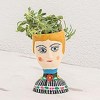 Pequeña jardinera de cerámica, 'Elena' - Jardinera artesanal con cara de dama