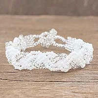 Pulsera de cuentas, 'Blanco trenzado' - Pulsera trenzada de cuentas blancas y transparentes