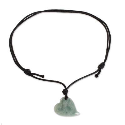 Jade-Anhänger-Halskette, „Apple Green Culture of Love“ - Jade-Herz-Anhänger-Halskette in Apfelgrün aus Guatemala