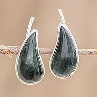 Ear cuffs de Jade, 'Love Signals' - Ear Cuff Escalador de Jade Verde Oscuro de Guatemala
