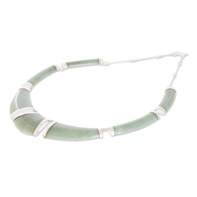 Halskette mit Jade-Anhänger - Apfelgrüne Jade-Anhänger-Halskette aus Guatemala