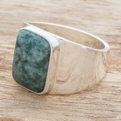 Herrenring aus Jade mit einem Stein - Herren-Statement-Ring aus grünem Jade aus Guatemala