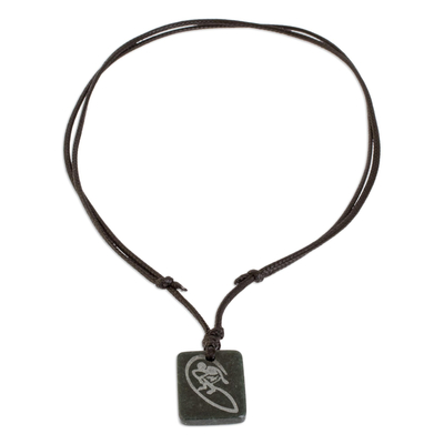 Jade-Anhänger-Halskette, 'Surfer' - Dunkelgrüne Jade-Surfer-Anhänger-Halskette aus Guatemala