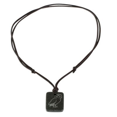 Halskette mit Jade-Anhänger - Dunkelgrüne Jade-Eulen-Anhänger-Halskette aus Guatemala