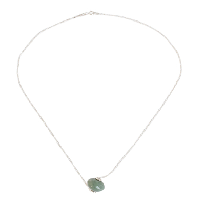 Jade-Anhänger-Halskette, 'Fortune in Apple Green' - Abgerundete Apfel-Grün-Jade-Anhänger-Halskette aus Guatemala