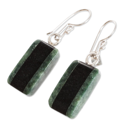 Jade-Ohrringe - Gestreifte dunkelgrüne und schwarze Jade-Ohrringe aus Guatemala