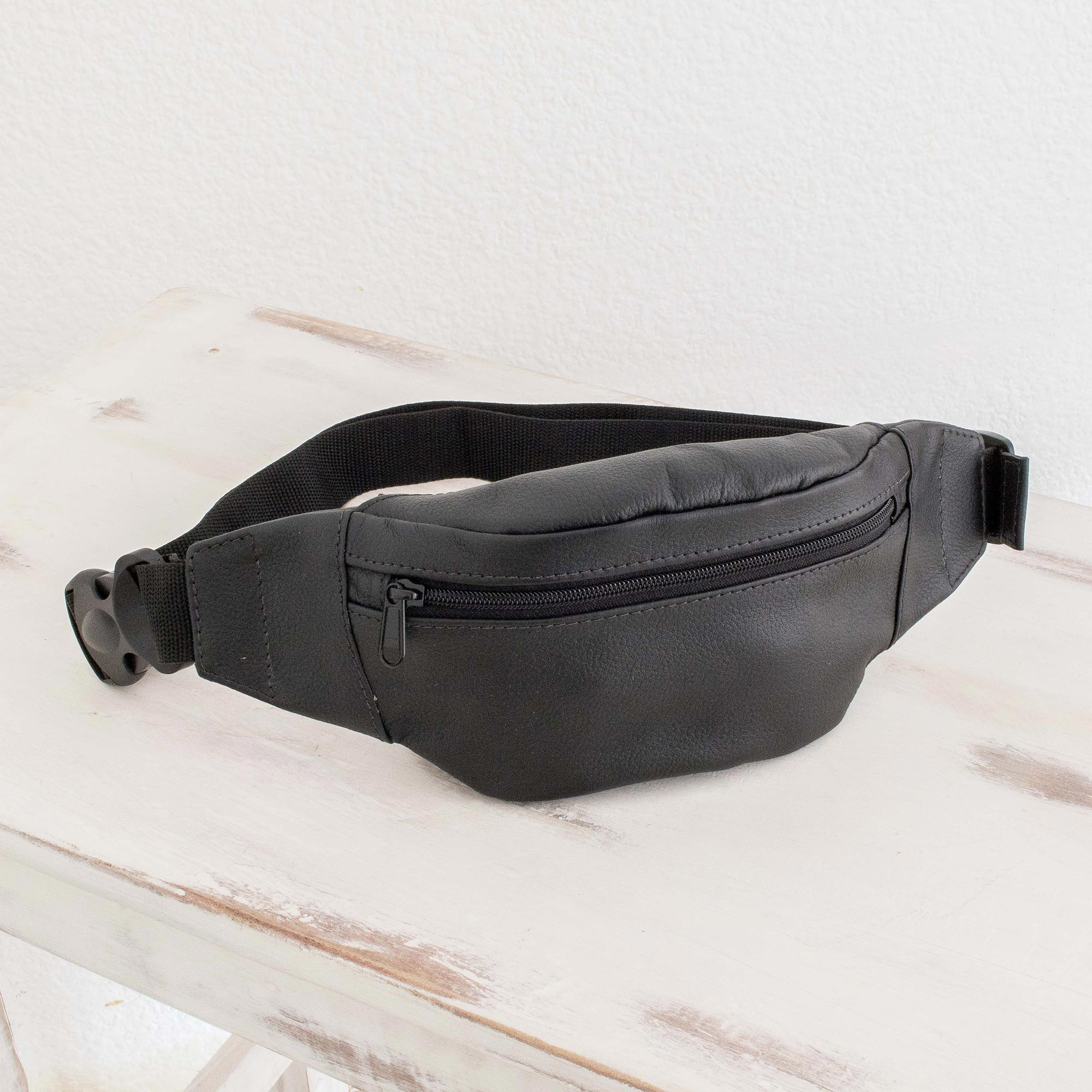 Nova Debossed Leather Waist Belt BLACK/MATTE BLACK