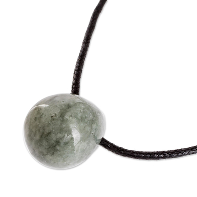 collar con colgante de jade - Collar con colgante de jade verde claro