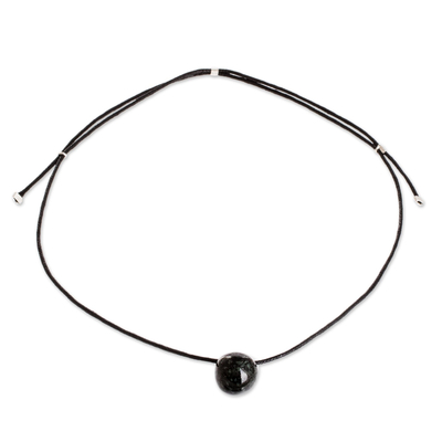 Jade-Anhänger-Halskette, 'Starke Energie in Dunkelgrün' - Guatemaltekische Jade-Anhänger-Halskette