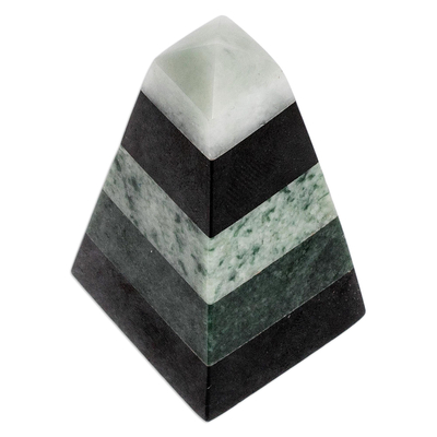 Jadeskulptur - mehrfarbiger Jade-Obelisk