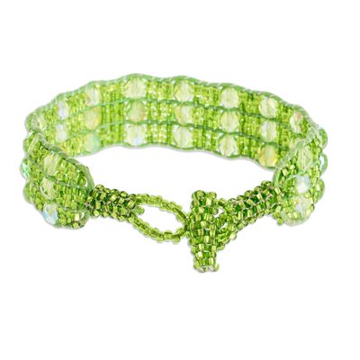 Perlenarmband - Handbesticktes lindgrünes Armband