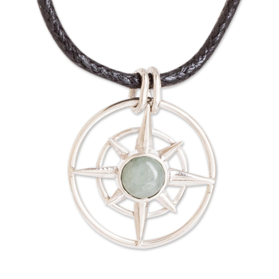 Halskette mit Jade-Anhänger, 'Bright Compass' - Kompass-Rosen-Motiv-Halskette