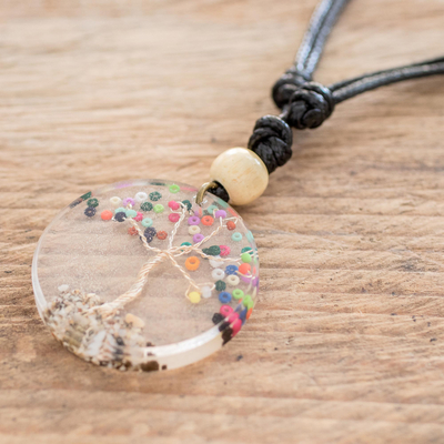 Handgefertigte Halskette mit Anhänger, „Arbol de la Vida in Multi“ – Perlenkette mit Baum des Lebens
