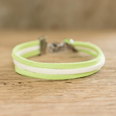 Armband aus Wildlederimitat - Armband aus hellgrünem und weißem Wildlederimitat