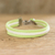 Armband aus Wildlederimitat - Armband aus hellgrünem und weißem Wildlederimitat
