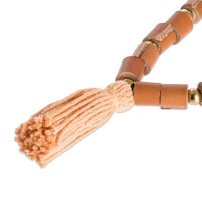 Lange Perlenkette aus Leder und Holz, „Corcovado Bohemian“ – lange Perlenkette mit Quasten