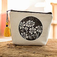 Cotton cosmetic bag, 'Daisies' - Floral Motif Cosmetic Bag