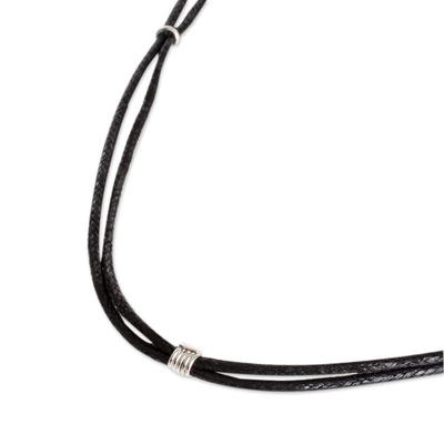 Halskette mit Jade-Anhänger, 'Straight Arrow' (Gerader Pfeil) - Unisex-Halskette aus hellgrüner Jade