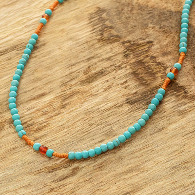 Perlenhalskette aus Jaspis, 'Böhmischer Türkis' (Türkis) - Hellblaue und orangefarbene Perlenkette mit Schiebeknoten