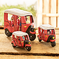 Mini figuras de cerámica, 'Tuc Tucs Rojos' (juego de 3) - Mini Taxis Tuc Tuc Rojos con Muñecas de Guatemala (juego de 3)