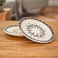 Platos de comida de cerámica, 'Antigua Breeze' - Dos platos de comida de cerámica blanco roto con diseño geométrico