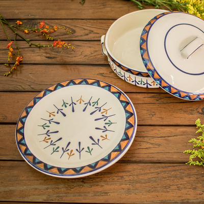 Frühstücksteller aus Keramik - Zwei cremefarbene Keramik-Essteller mit geometrischem Design