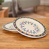 Platos llanos de cerámica, 'Antigua Breeze' (par) - Platos de cerámica pintados a mano con diseño geométrico (par)