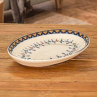 Plato ovalado de cerámica, 'Antigua Breeze' (14 pulgadas) - Plato de servicio ovalado pintado a mano de cerámica (14 pulgadas)